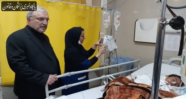 حضور وزیر بهداشت بر بالین مصدومان حادثه کرمان