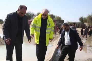 حضور وزیر بهداشت در مناطق سیل زده سیستان و بلوچستان
