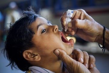 بیش از ۸۰۰ هزار کودک در کشور تحت پوشش کامل واکسیناسیون فلج اطفال خوراکی قرار می‌گیرند